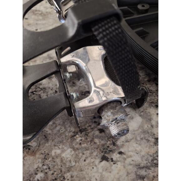 NordicTrack iFIT | COMM S22I Stationary Bike Right Crank Arm with Pedal 438704 - Picture 5 of 8